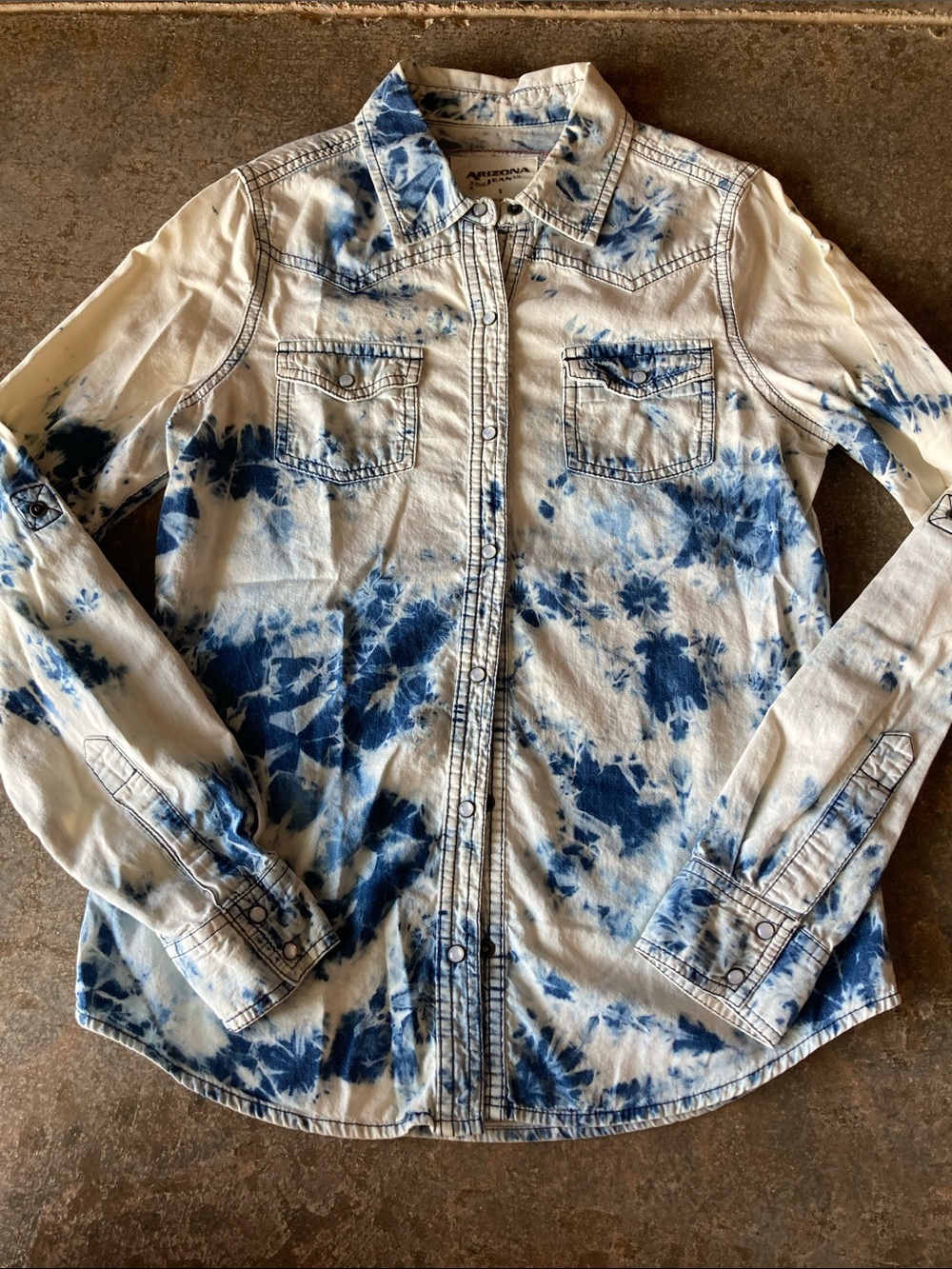 Arizona Jean Company Blue and White Tie-Dye Western Button-Down